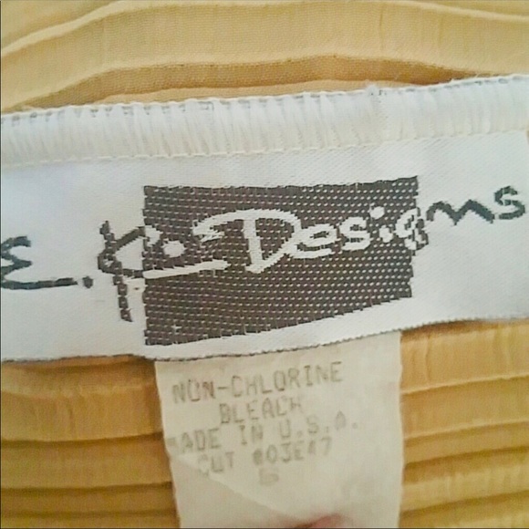E.K Design Gold Top - Picture 4 of 5